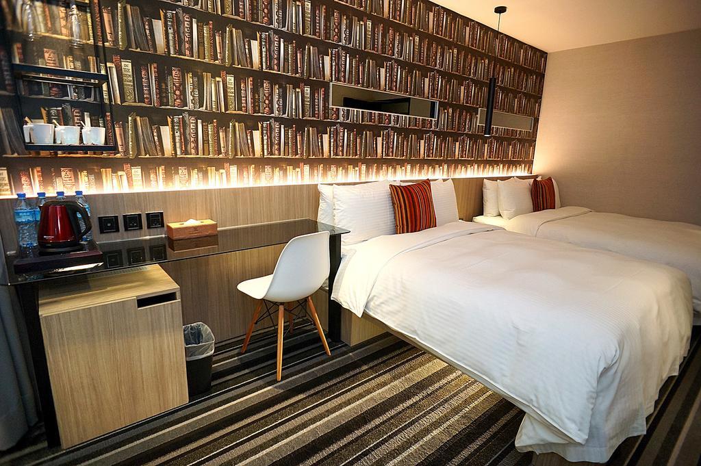 Via Hotel - Zhongxiao Taipei Bagian luar foto
