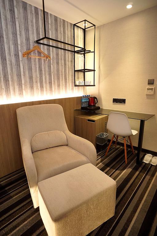 Via Hotel - Zhongxiao Taipei Bagian luar foto