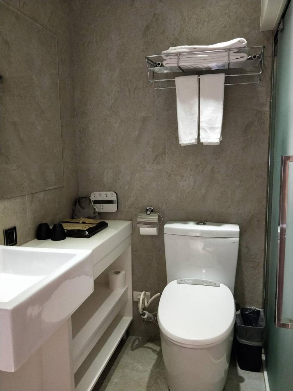 Via Hotel - Zhongxiao Taipei Bagian luar foto