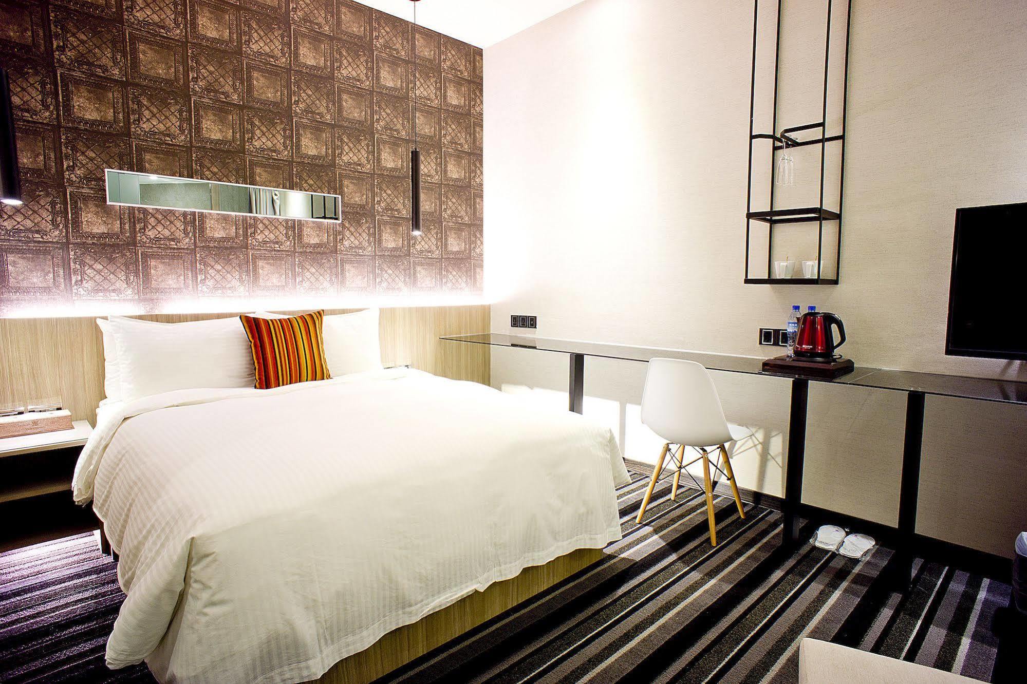 Via Hotel - Zhongxiao Taipei Bagian luar foto