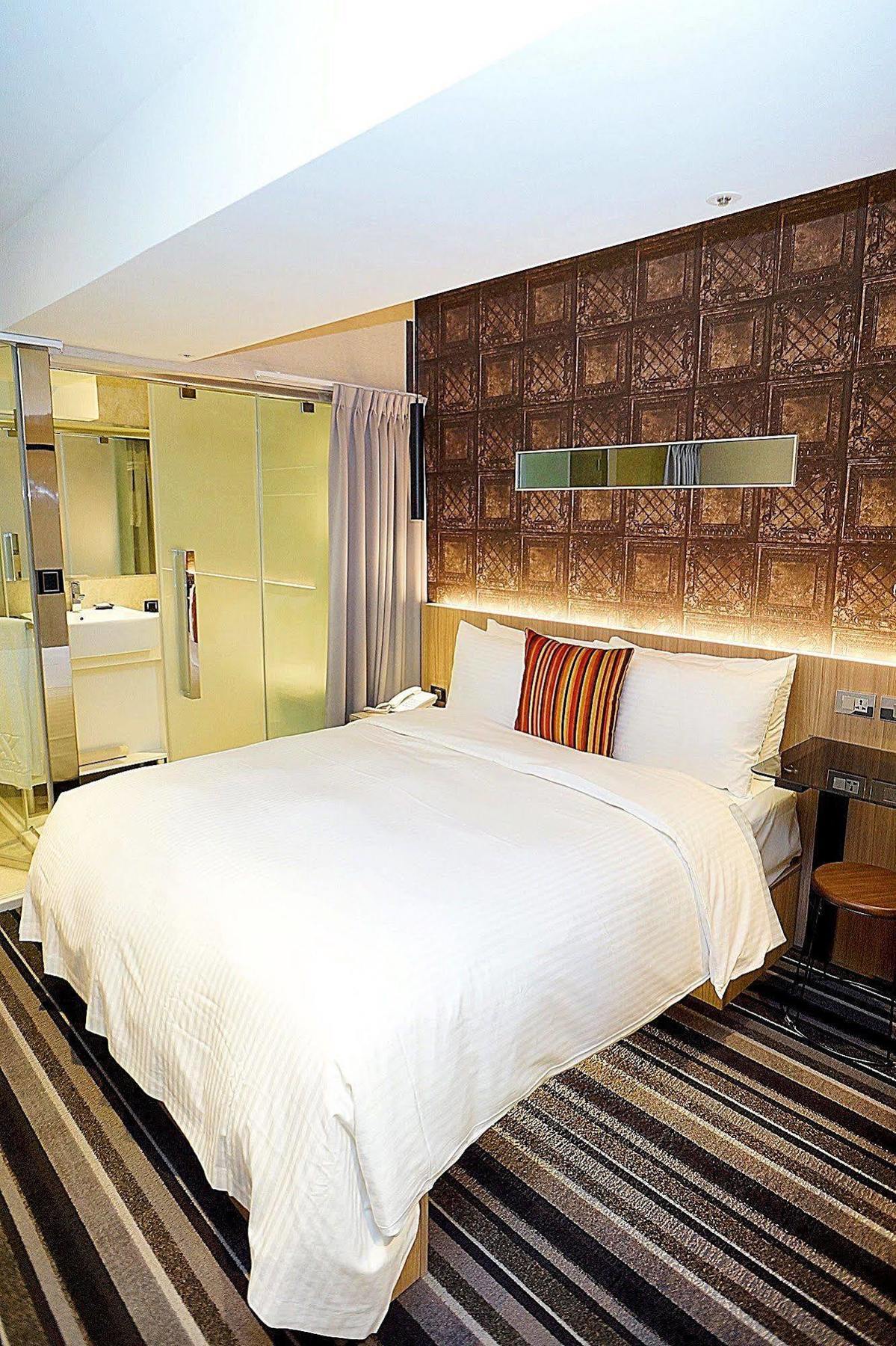 Via Hotel - Zhongxiao Taipei Bagian luar foto