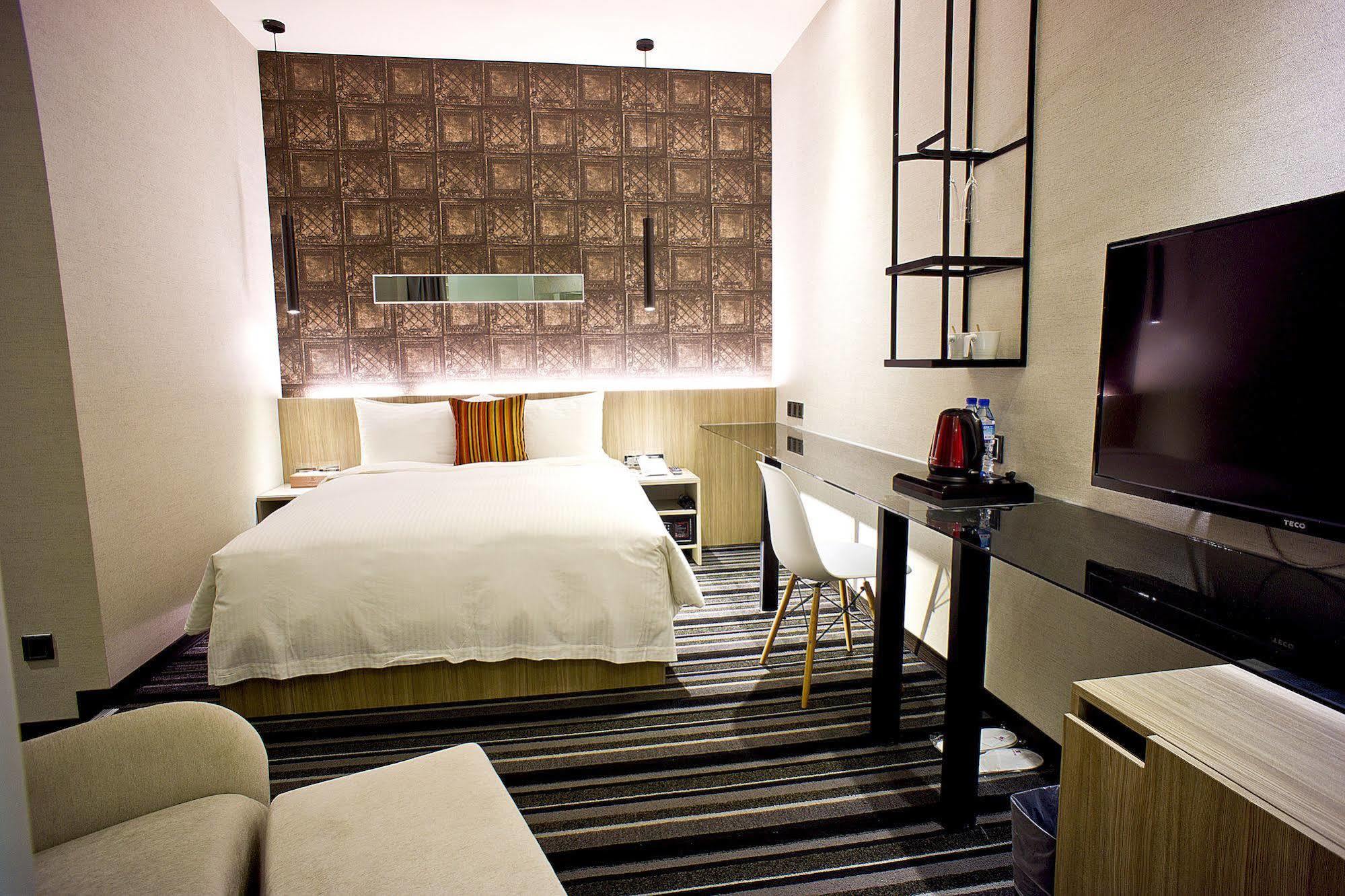 Via Hotel - Zhongxiao Taipei Bagian luar foto