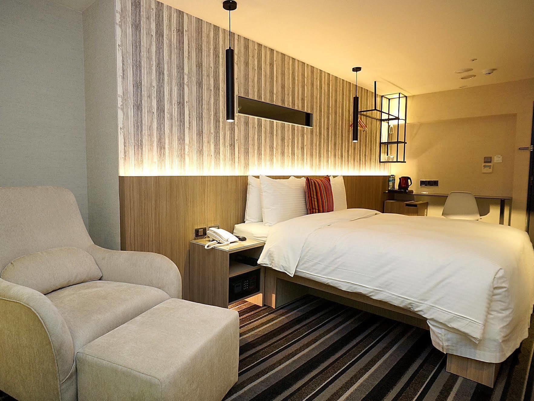 Via Hotel - Zhongxiao Taipei Bagian luar foto