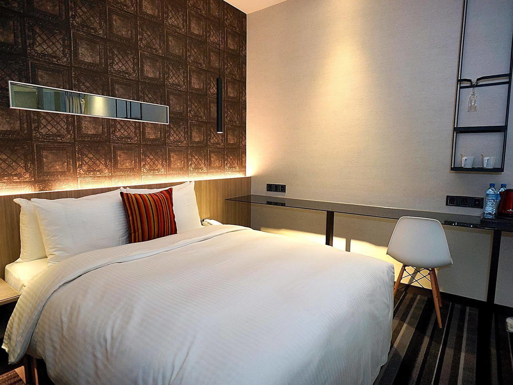 Via Hotel - Zhongxiao Taipei Bagian luar foto