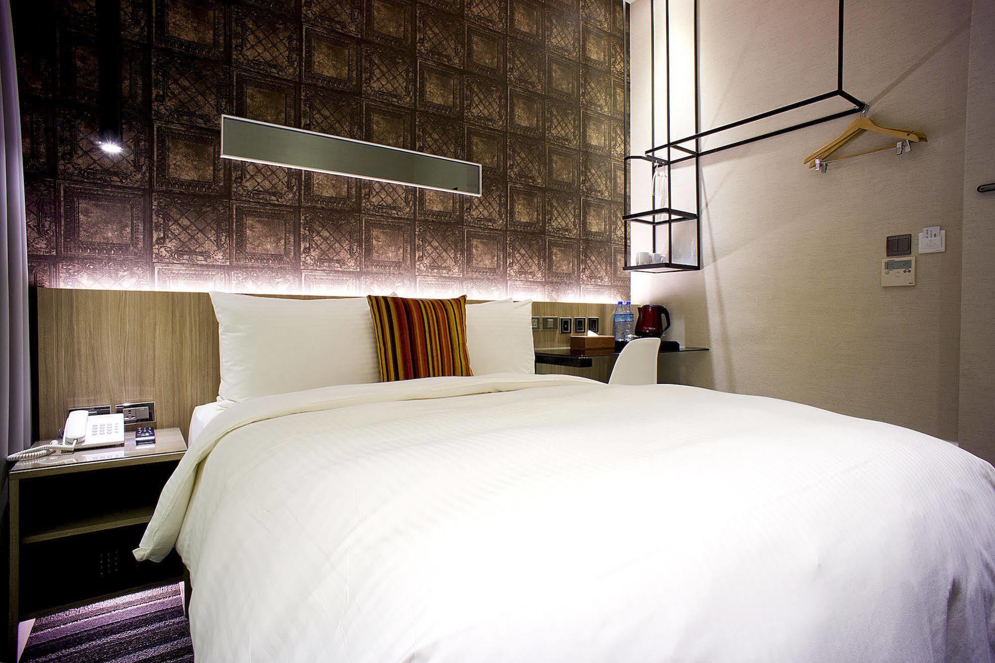 Via Hotel - Zhongxiao Taipei Bagian luar foto
