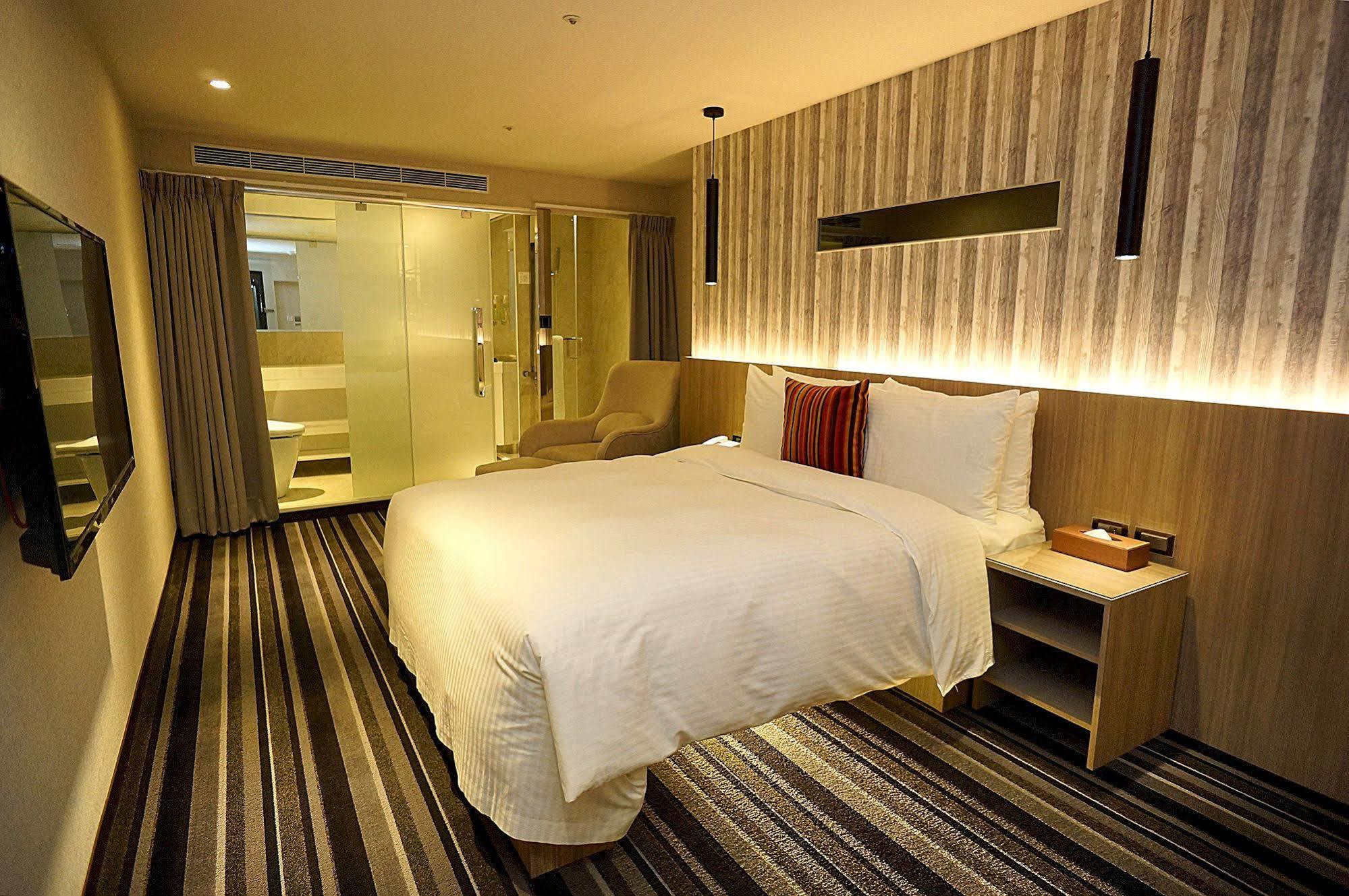 Via Hotel - Zhongxiao Taipei Bagian luar foto