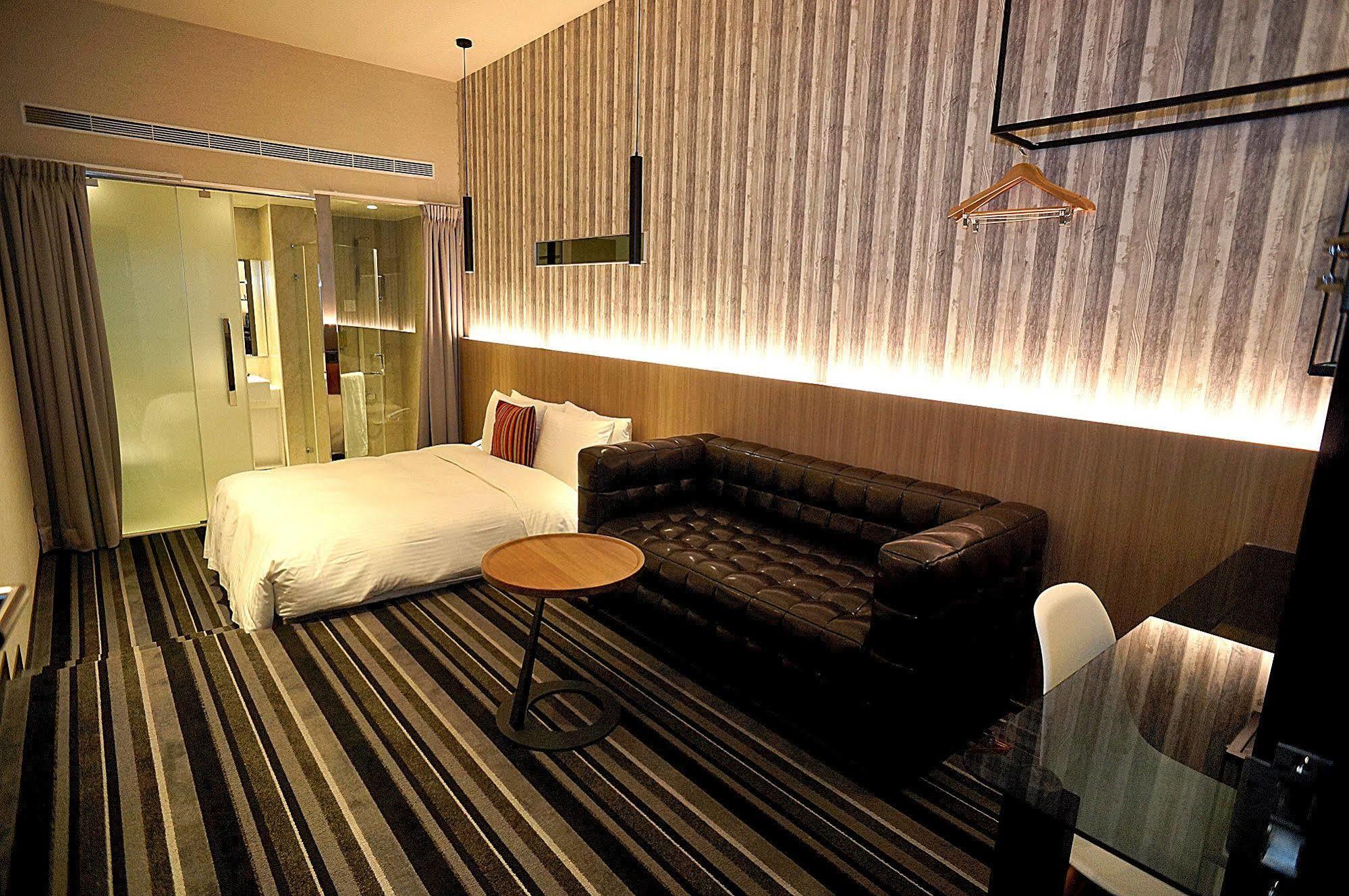 Via Hotel - Zhongxiao Taipei Bagian luar foto